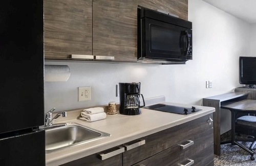 Carson City Hotel | Explore Carson City: Pet-Friendly Room w/ Kitchen Near Golf, Trails & Museums