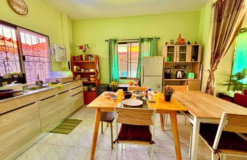 San Phak Wan Casa | Explore Chiang Mai while staying in a family friendly oasis nearby attractions.