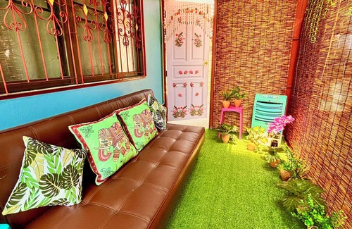 San Phak Wan Casa | Explore Chiang Mai while staying in a family friendly oasis nearby attractions.