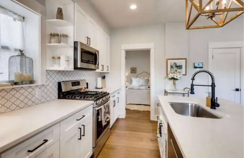 Berkeley Casa | EXPLORE CO-Gorgeous unit for 4. Super central.