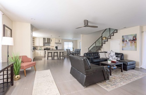 Dupont Casa | EXPLORE CO-Perfect for fams/groups. Close to DIA.