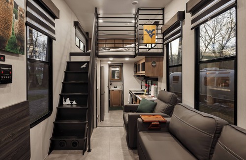Hedgesville Casa | Explore Creekside RV Bliss #3 in Pleasant Hedgesville, WV