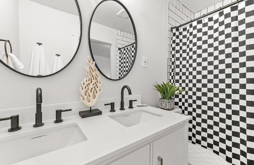 Athens Casa | Explore Downtown Athens In This Modern 4BR Stay