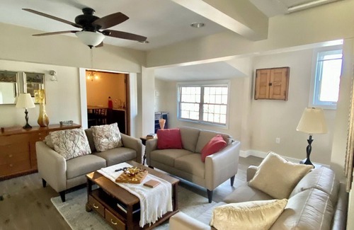 West Central Apartamento | Explore Downtown Fort Wayne The Declan House -Modern 2-bedroom with WiFi and AC