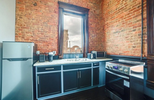 Marshall Apartamento | Explore Downtown Marshall: Historic Studio Getaway
