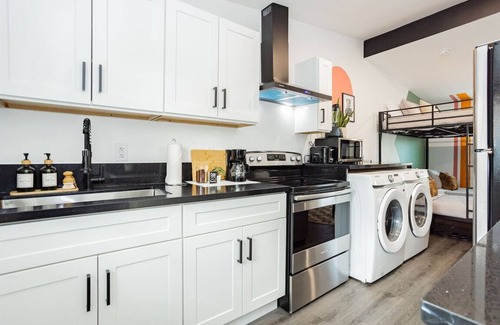 Beverly Green Villa | Explore Downtown Vegas: 5 Units, Sleeps 21 & Games