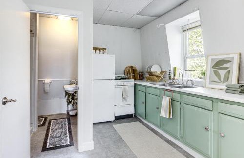 Worcester Apartamento | Explore Dtwn, Parks and Colleges Cozy Worcester Apt