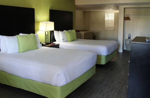 Old Town Casa | Explore Harbor Island! 2 Comfortable Units w/ Free Breakfast, Great Location