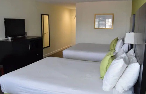 Old Town Casa | Explore Harbor Island! 2 Comfortable Units w/ Free Breakfast, Great Location
