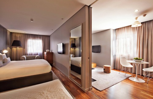 Santo Antonio Hotel | Explore Lisbon’s Sites! 3 Pet-Friendly Units w/ Full Kitchens, Onsite Jacuzzi!