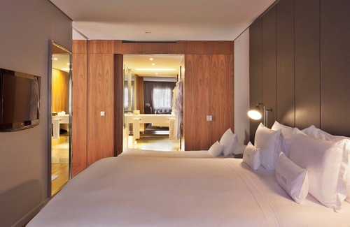 Santo Antonio Hotel | Explore Lisbon’s Sites! 3 Pet-Friendly Units w/ Full Kitchens, Onsite Jacuzzi!