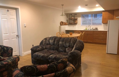 Regional District of Nanaimo Casa | Explore Nanaimo and Vancouver Island from our central location. B.L.# 5031478