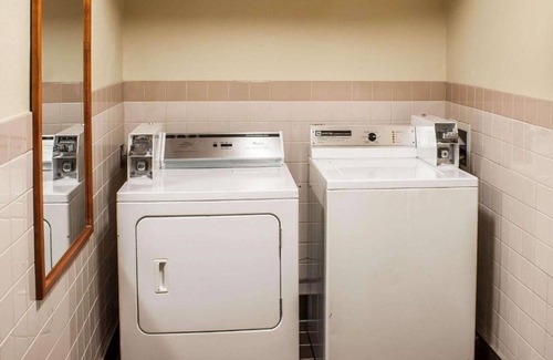 Federal Way Casa | Explore Seattle and Tacoma from this room !