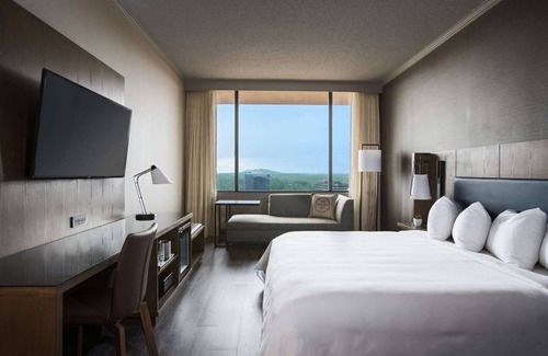 Nashville Hotel | Explore the Adventure Science Center! Pool, Parking & Airport Shuttle!