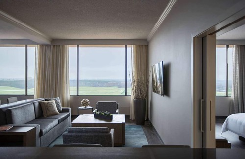 Nashville Hotel | Explore the Adventure Science Center! Pool, Parking & Airport Shuttle!