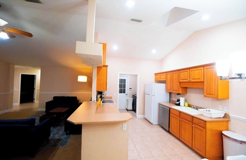 Newberry Casa | Explore the best of Florida roomy 3-bedroom house in charming Newberry with Wifi