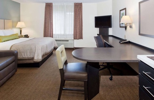 Southfield Casa | Explore The City Of Southfield! Minutes to Somerset Collections! Free Parking!