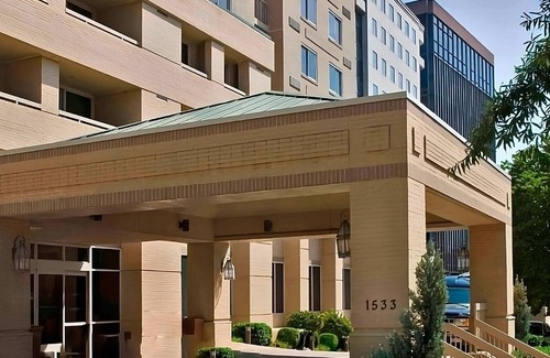 Rosslyn Apartamento | Explore the Washington Monument! Hotel Self Parking, Picnic Area, Pet-friendly