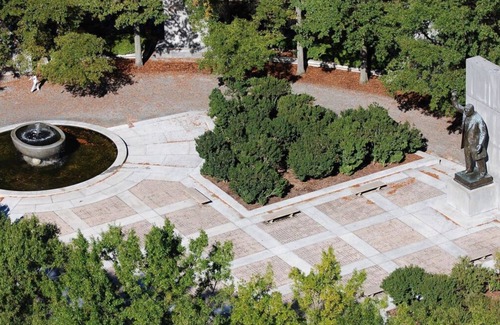 Rosslyn Apartamento | Explore the Washington Monument! Hotel Self Parking, Picnic Area, Pet-friendly