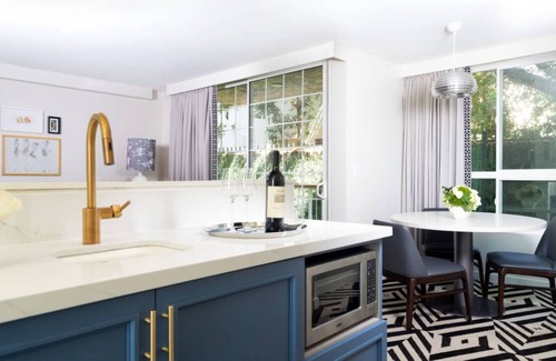 Norma Triangle Apartamento | Explore Three Luxurious Suite with Living Spaces, Balconies and Rooftop Pool!