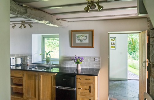 Llandovery Cabaña | Explore Wales from Sardis Cottage with panoramic views, privacy and tranquility