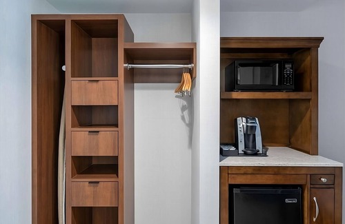 Radnor - Fort Myer Heights Hotel | Explore Washington, DC w/Ease | Upscale Urban Getaway Near the Metro