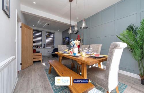 Nelson Casa | Explore Welsh Wonders, 3 Bedroom House By The One Retreats Short Lets & Serviced Accommodation Treharris