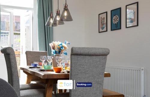 Nelson Casa | Explore Welsh Wonders, 3 Bedroom House By The One Retreats Short Lets & Serviced Accommodation Treharris