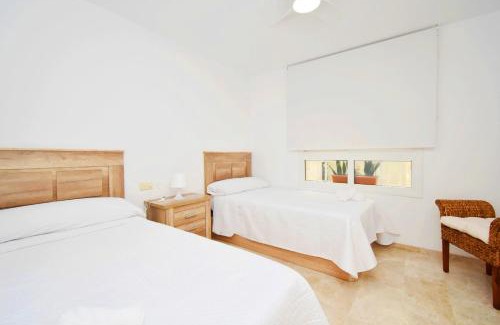 Ciudad Universitaria Apartamento | Expoholidays - Centro Almerimar Puerto Deportivo