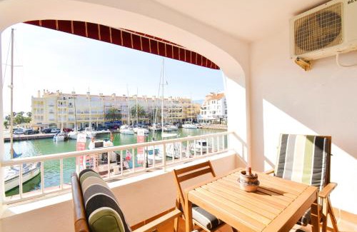 Ciudad Universitaria Apartamento | Expoholidays - Centro Almerimar Puerto Deportivo