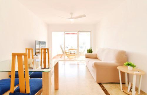 Ciudad Universitaria Apartamento | Expoholidays - Centro Almerimar Puerto Deportivo