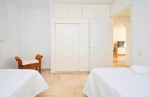 Ciudad Universitaria Apartamento | Expoholidays - Centro Almerimar Puerto Deportivo