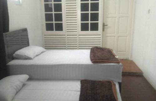 Tangerang Hotel | EXPRESS O 92061 Omah Oewie Syariah