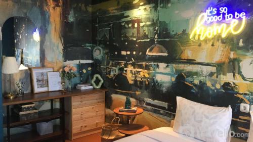 Surabaya Apartamento | Exquisite 1BR Apartment at Puri Mas By Travelio