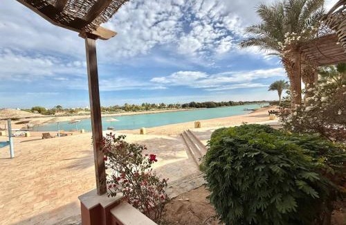 El Gouna Apartamento | Exquisite 1BR Chalet with Pool and Beach Front El Gouna