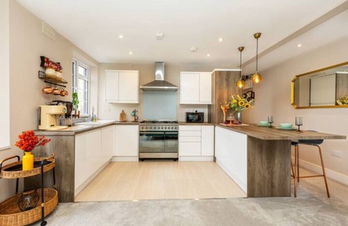 Chiswick Riverside Apartamento | Exquisite 1BR in Chiswick, 3 min to Train Station