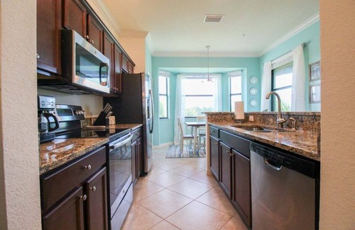 Lakewood Ranch Condominio | Exquisite 2 BR / 2 BA Lake Front Condo In Lakewood National Golf Club - Precious Gem