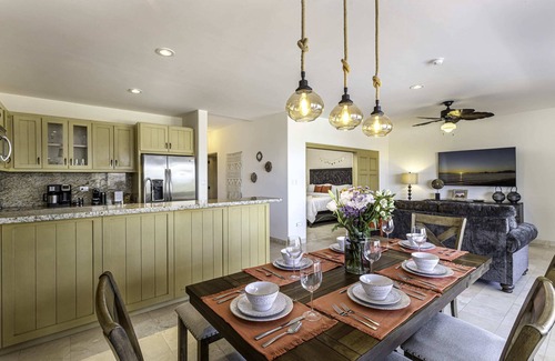 El Tezal Apartamento | Exquisite 2 BR Condo in Tezal Ocean Views & Amenities
