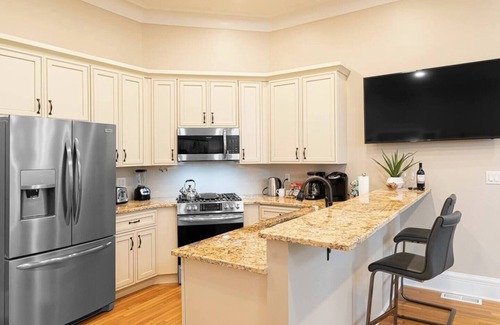 Walnut Hills Apartamento | Exquisite 3 Bdrm 2 Bath with Study near Eden Park