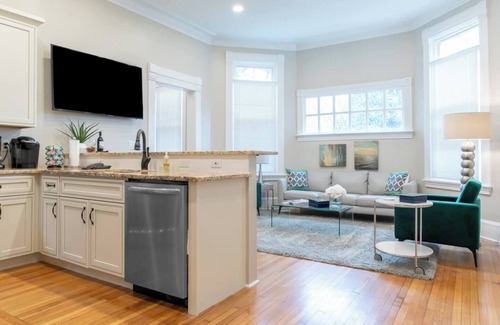 Walnut Hills Apartamento | Exquisite 3 Bdrm 2 Bath with Study near Eden Park