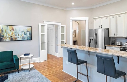 Walnut Hills Apartamento | Exquisite 3 Bdrm 2 Bath with Study near Eden Park