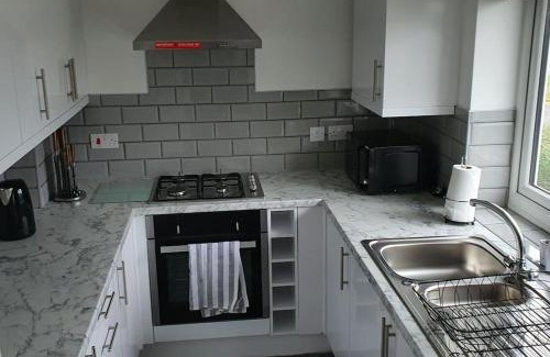 Harlington Casa | Exquisite and Modern 2 bed Maisonette