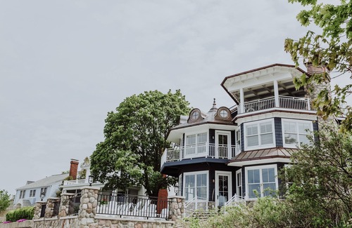 Macatawa Casa | Exquisite Beach front Home