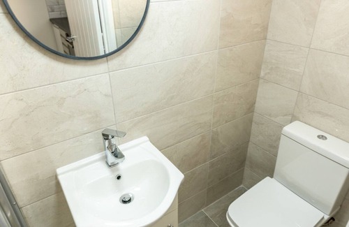 Penylan Apartamento | Exquisite Cardiff Apartments- with Garden Lounge & Games Room