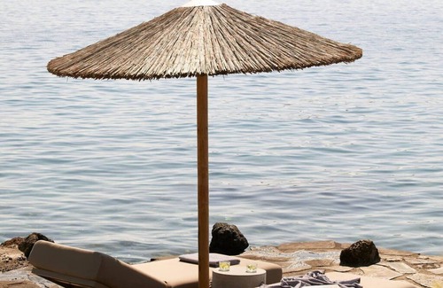 Agios Nikolaos Villa | Exquisite Crete Hotel | Modern Seaside Bungalow | 1 Bedroom | Prime Location by The Sea | Stunning Views | Hotel Wellness & Gym | Agios Nikolaos