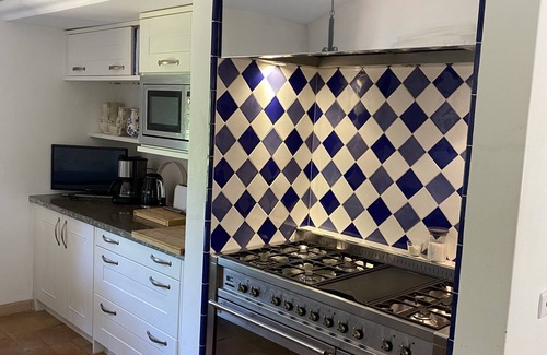 Setubal Casa | Exquisite Familiar Villa w/ Pool, 8min Away From the Beach