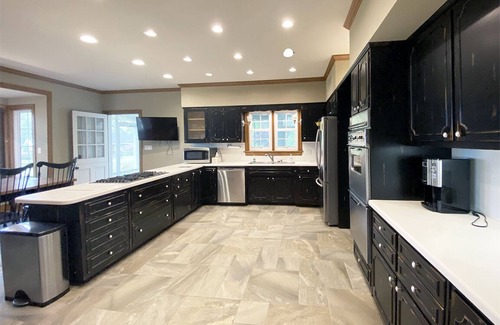 Gettysburg Casa | Exquisite, first floor stone ranch Gettysburg large kitchen/living area - quiet