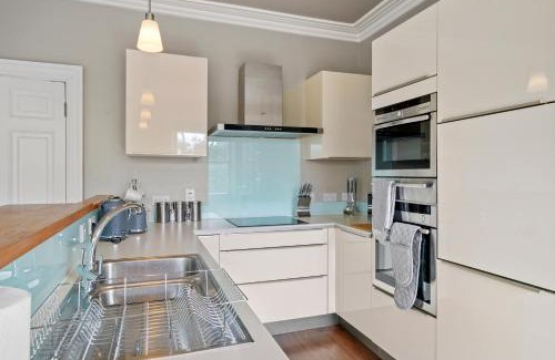 Wakefield Apartamento | Exquisite Georgian Apartment with Reserved Parking