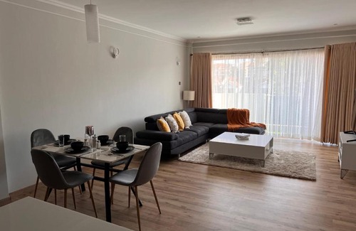 Kileleshwa Apartamento | Exquisite Grey Pearl 2Bedroom, Kileleshwa