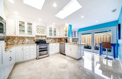 Cypress Lakes Casa | EXQUISITE HEATED POOL+WATERFRONT! 1 MILE TO BEACH!